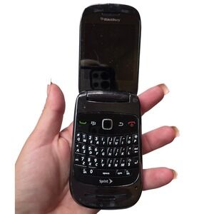 BlackBerry Style 9670 Flip Phone Black Sprint QWERTY Keyboard 5MP Camera 9670 C2